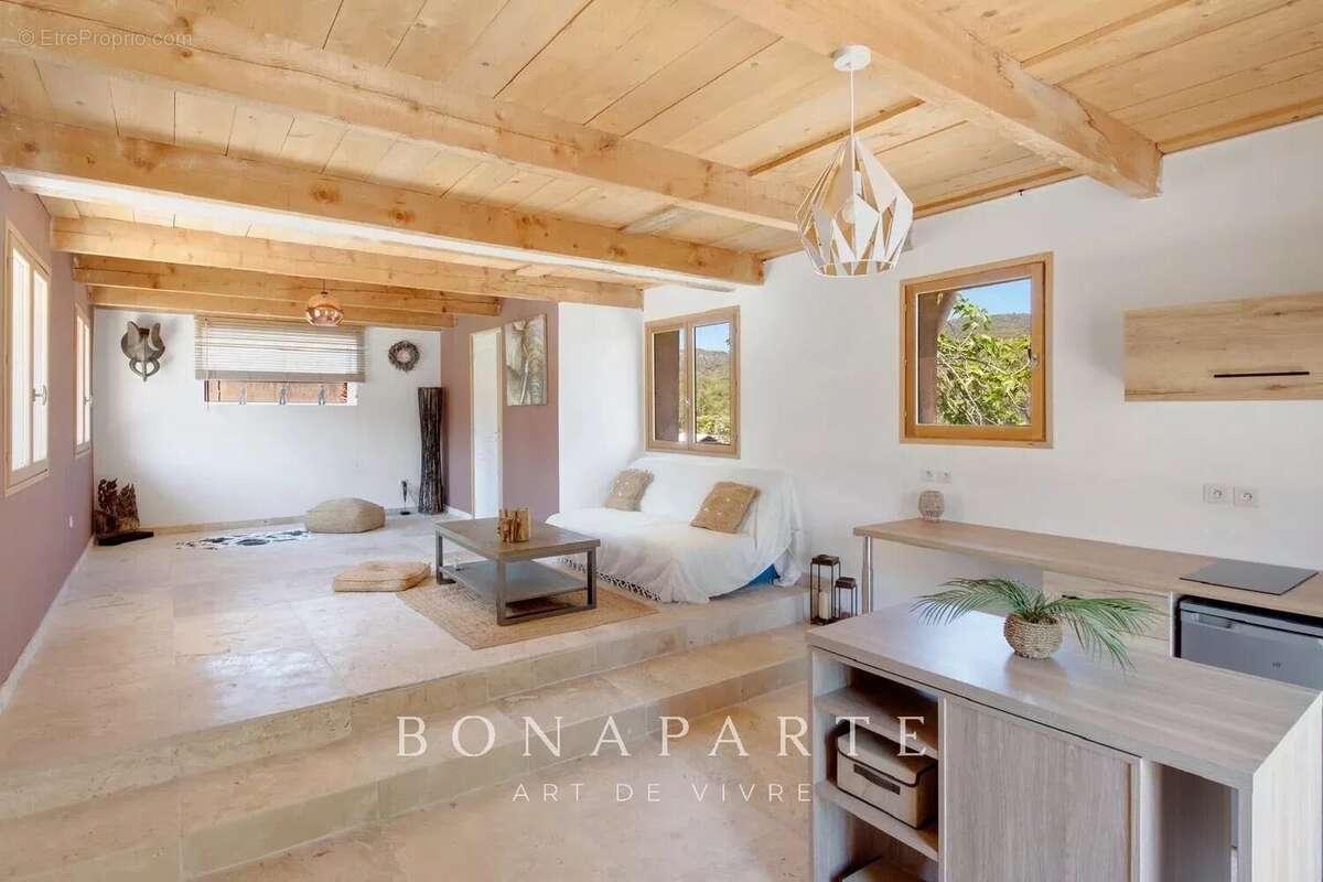 Les adrets-de-l'esterel - domaine de 10 ha - écuries - 5 habitations - lac - photo 18