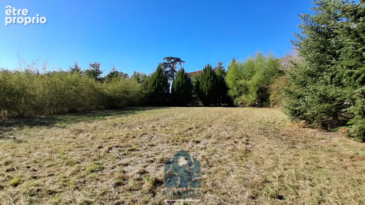 Terrain constructible de 3192m2 - photo 6