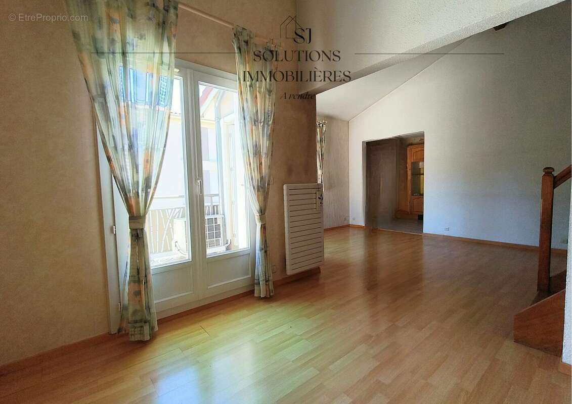Appartement à SAINT-CLAIR-DU-RHONE