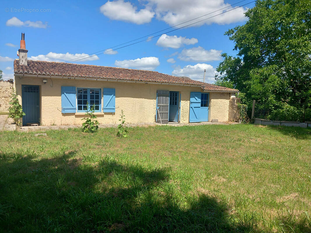 Maison à THURAGEAU