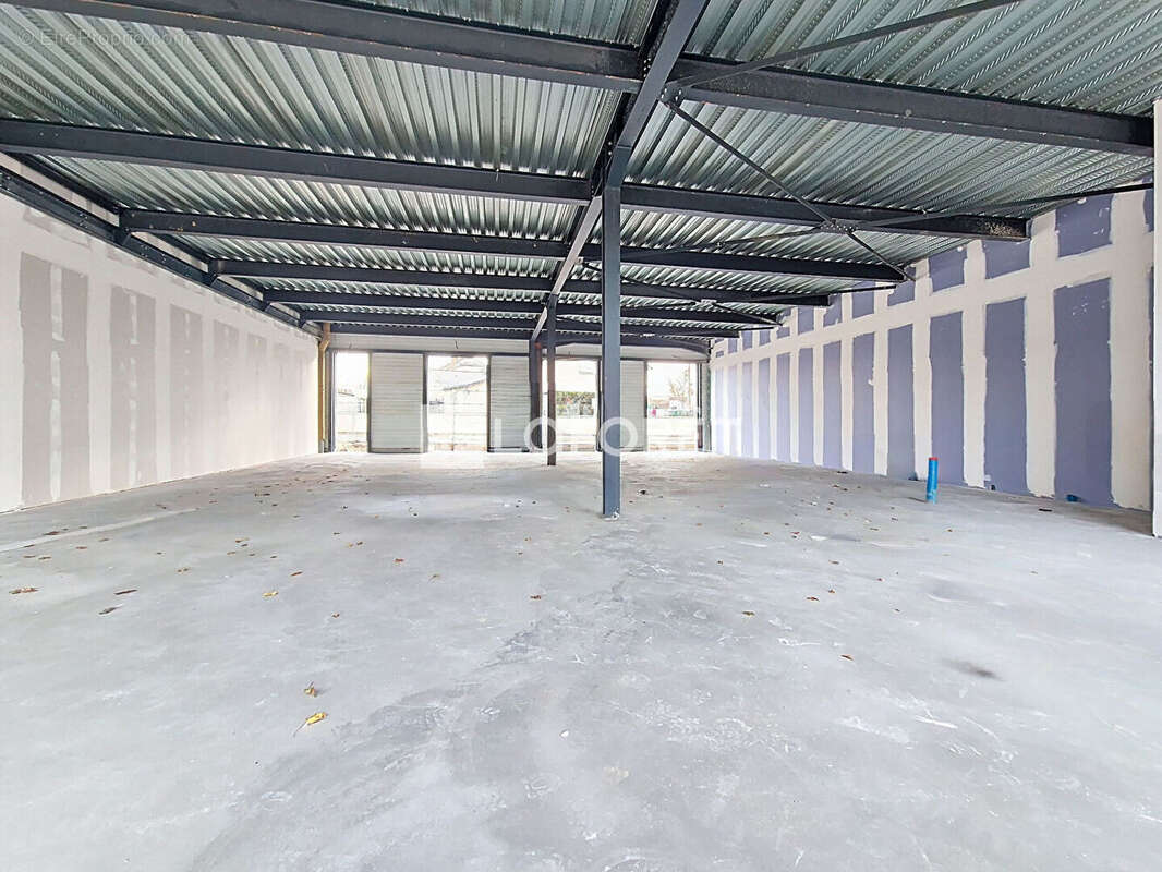 Commerce à LES PONTS-DE-CE