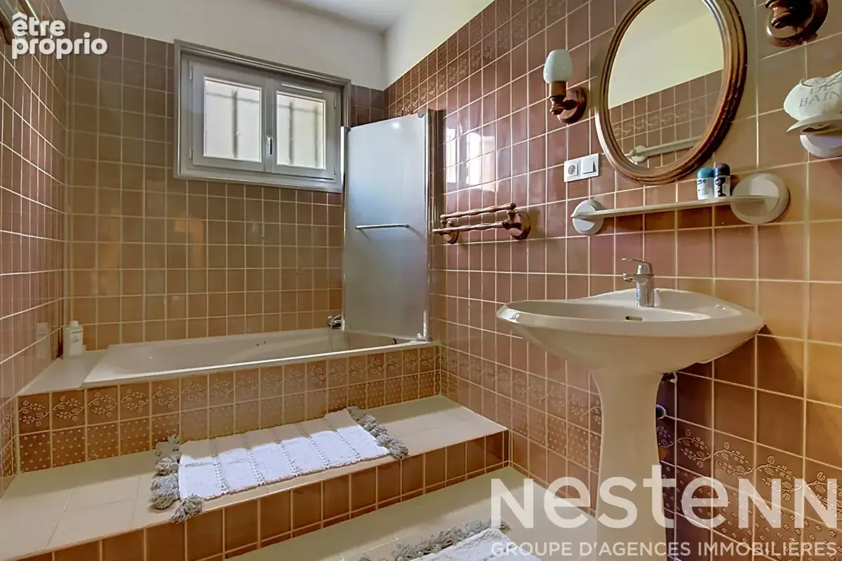 A VENDRE  : Maison avec dépendances, piscine et grand terrain . - photo 11