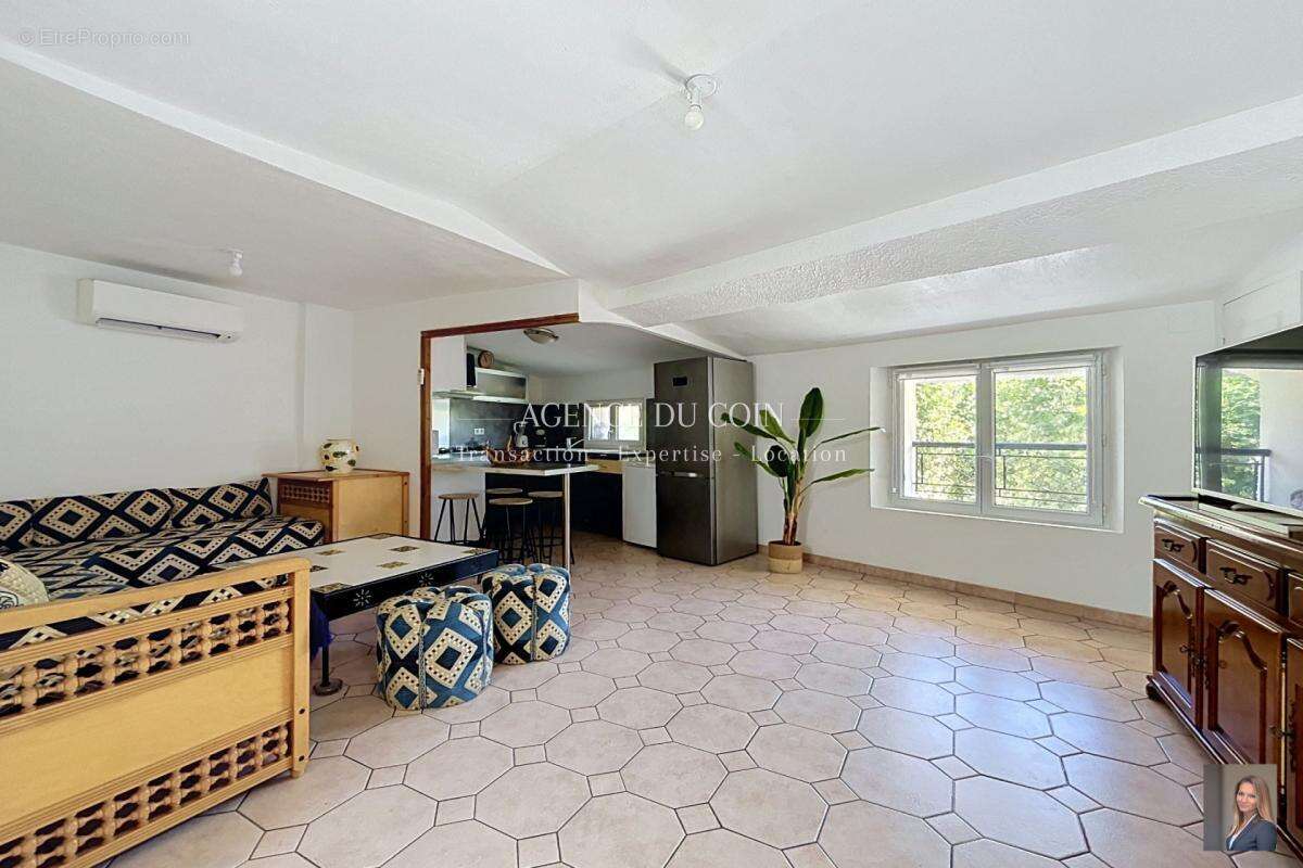 Appartement à LE MUY