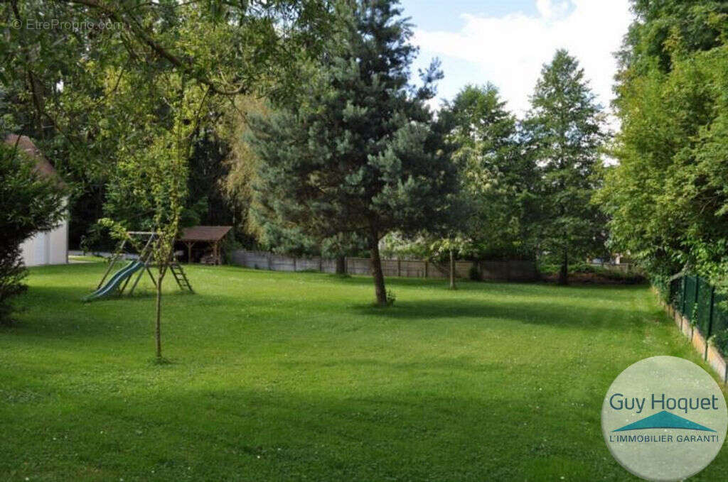 Terrain à FORGES-LES-BAINS