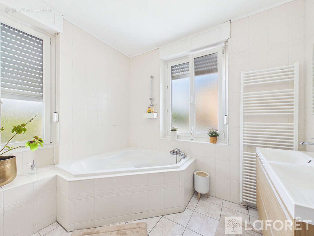 Maison Pfastatt 6 pièces 120m² avec 4 chambres et piscine - photo 9