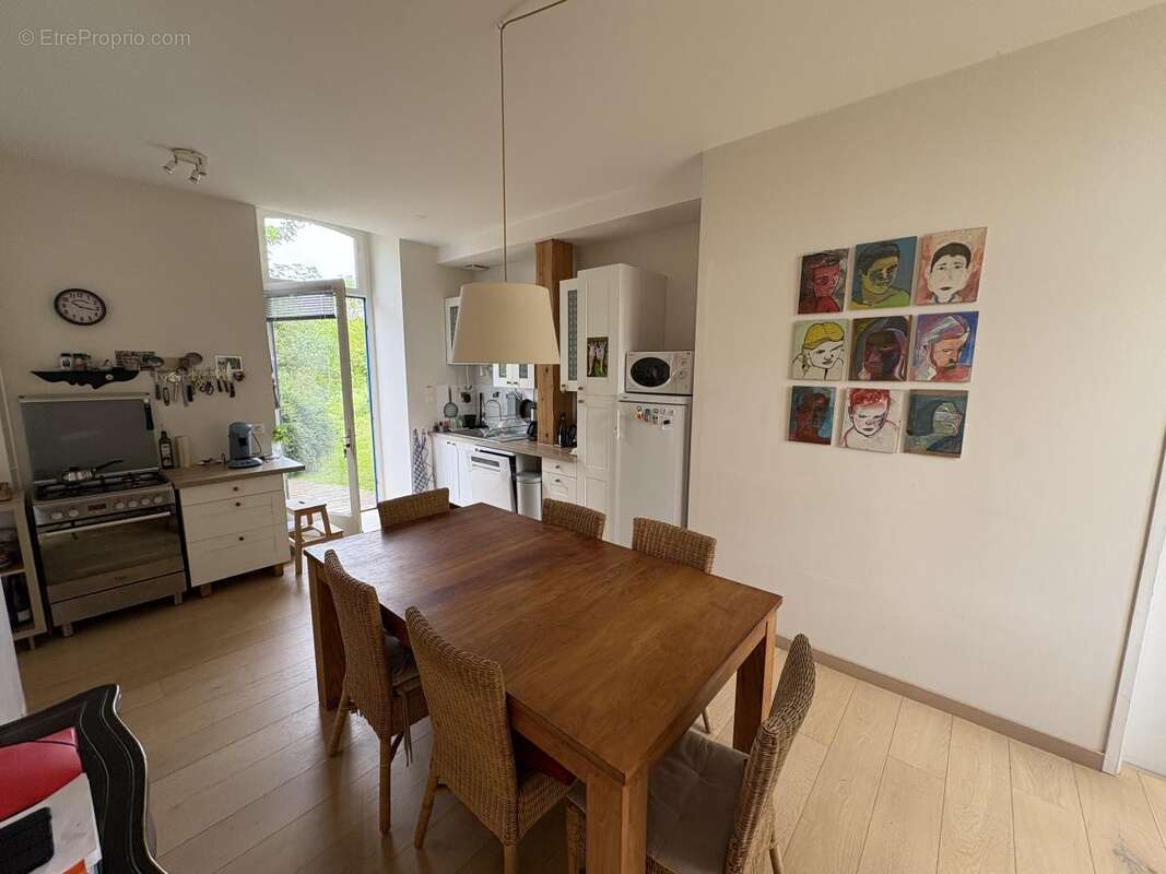 Maison 140 m² à Saint-Saturnin-Du-Bois  - photo 5