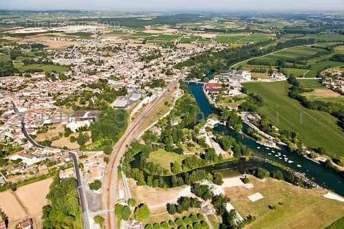 Terrain à CHATEAUNEUF-SUR-CHARENTE