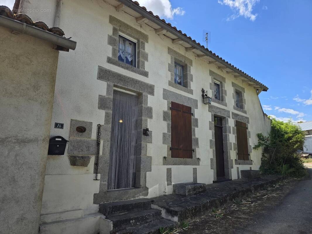 Maison à BUSSIERE-POITEVINE