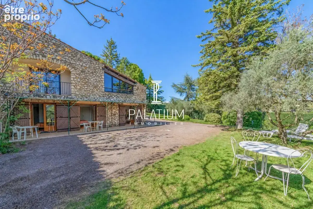 Maison de plain-pied avec jardin arboré et 3 appartements - photo 18