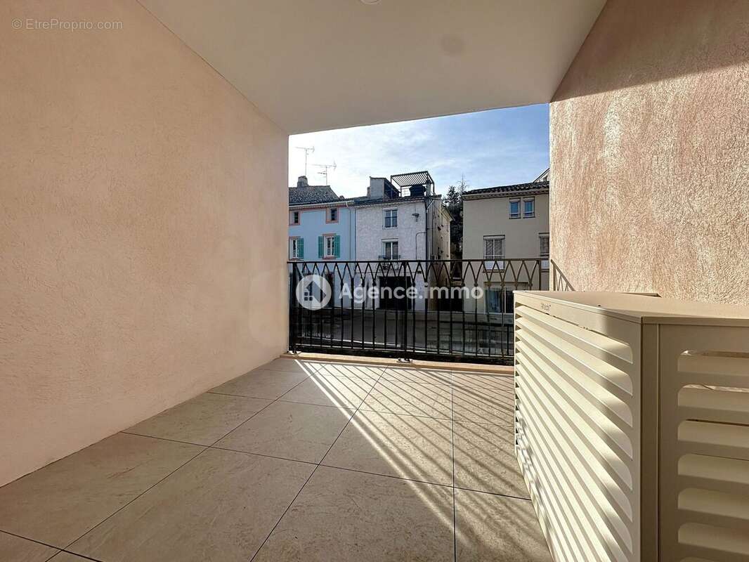 Appartement à FLASSANS-SUR-ISSOLE