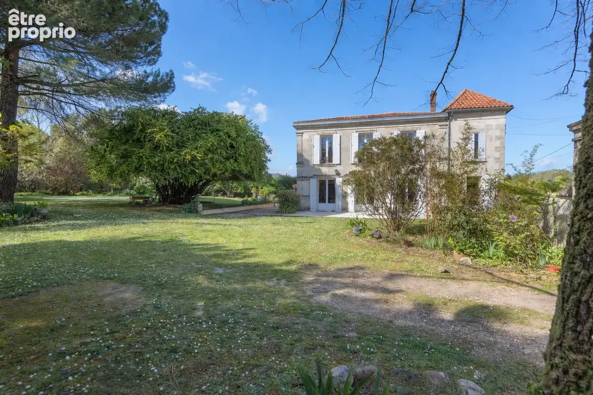 Maison en pierre de 221 m2 - 4 chambres - terrain 2500 m2 - photo 4