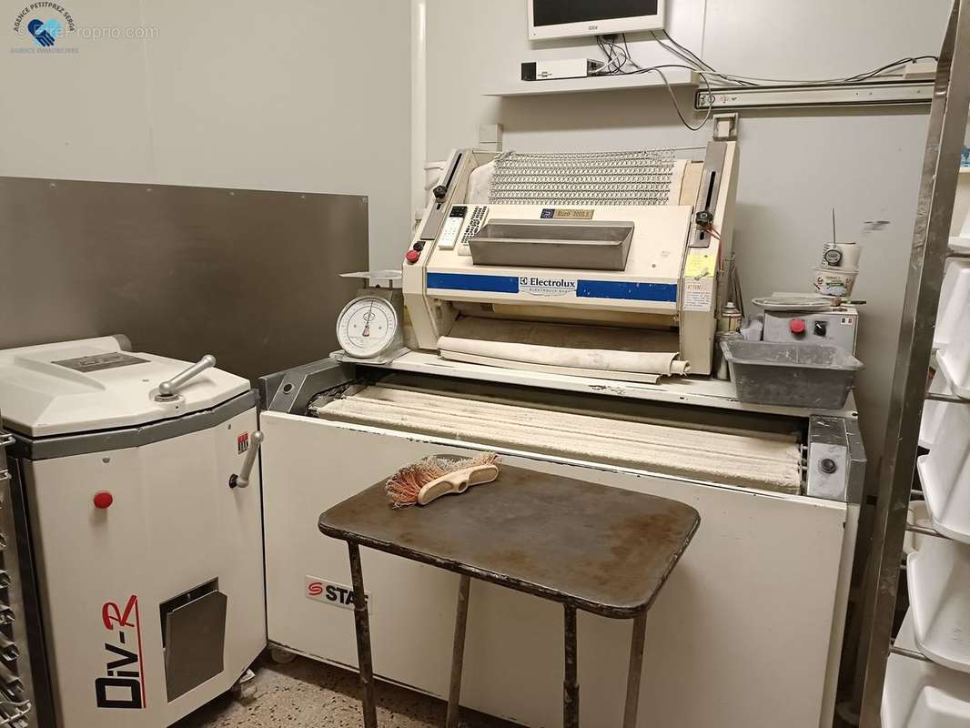 Commerce à LATOUR-DE-FRANCE