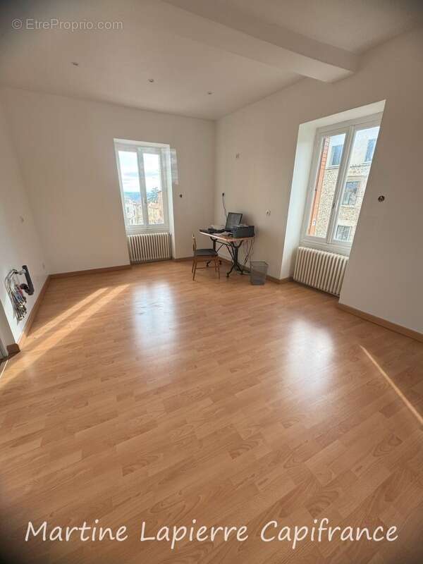 Commerce à SAINT-SYMPHORIEN-SUR-COISE