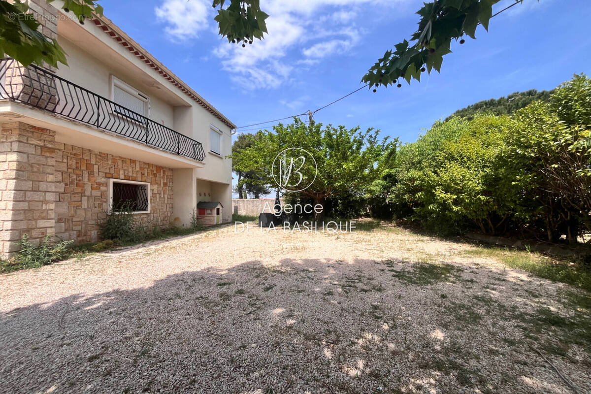 Maison à SAINT-MAXIMIN-LA-SAINTE-BAUME