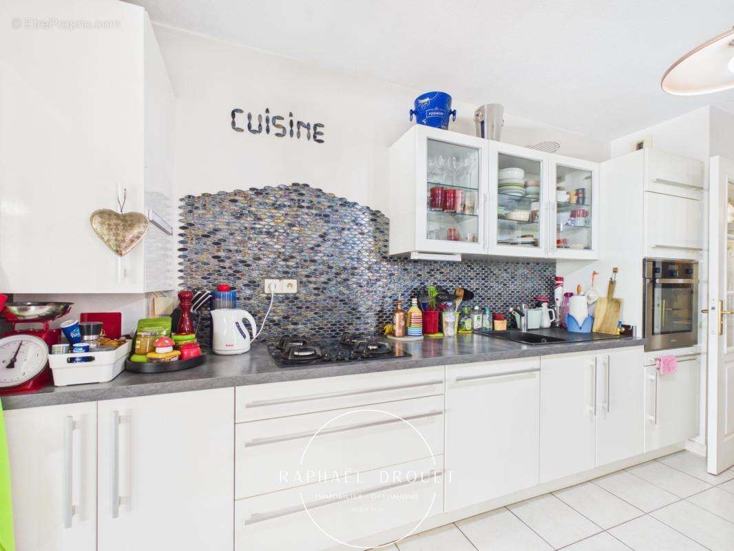 VIENNE – Rue Vimaine – Appartement T3 de 76 m² avec terrasse, résidence récente et sécurisée - photo 5