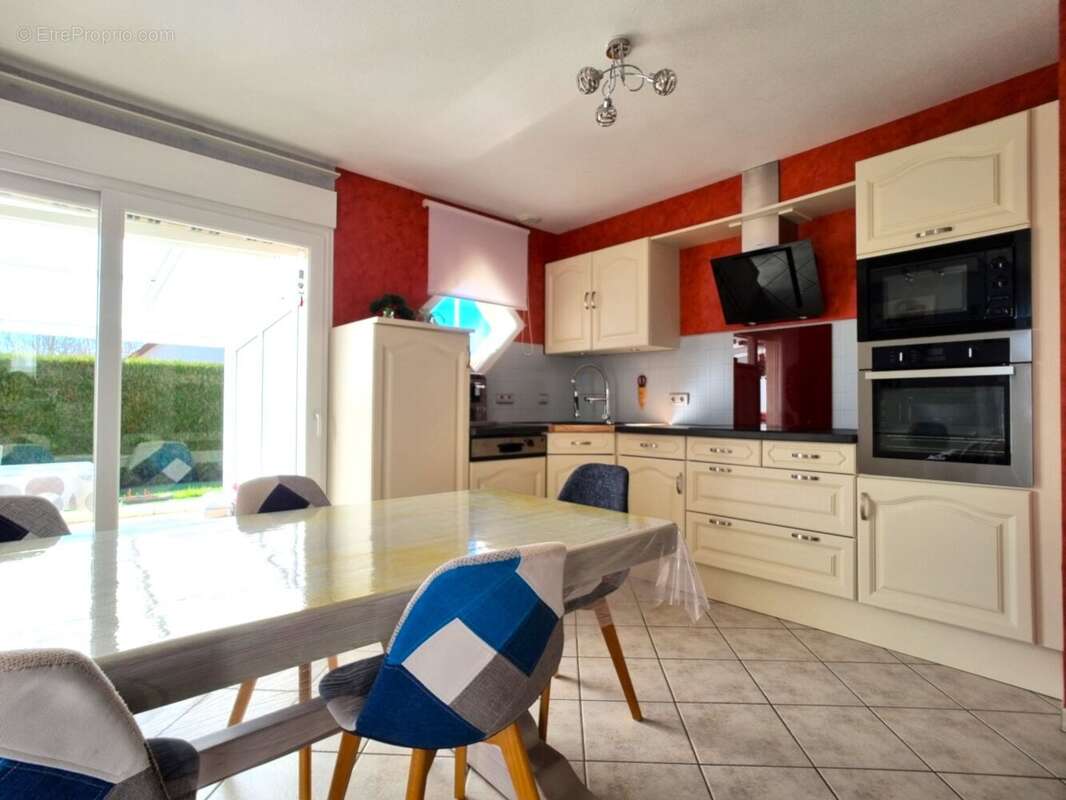 Maison 101 m² à Gennes  - photo 12