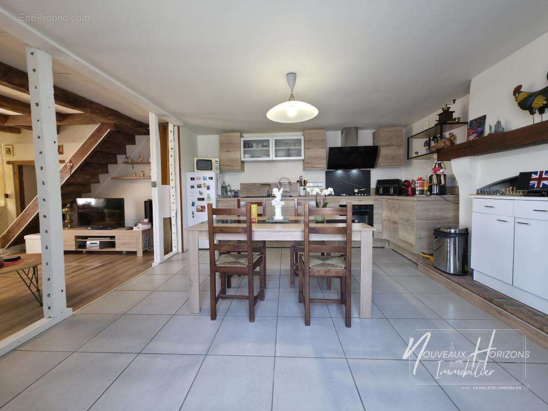 Maison 96 m² à Saint-Victurnien  - photo 4