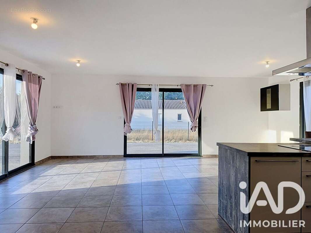 Maison 106 m² à Bussac-Foret  - photo 6