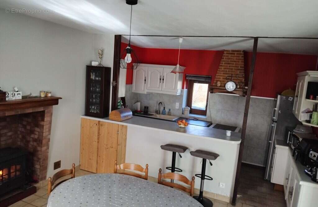 Maison à ESPINASSE-VOZELLE