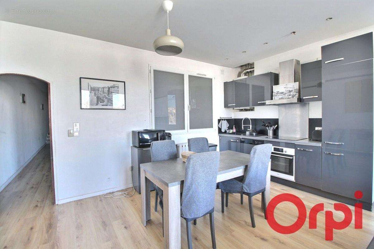 Appartement à MARSEILLE-7E
