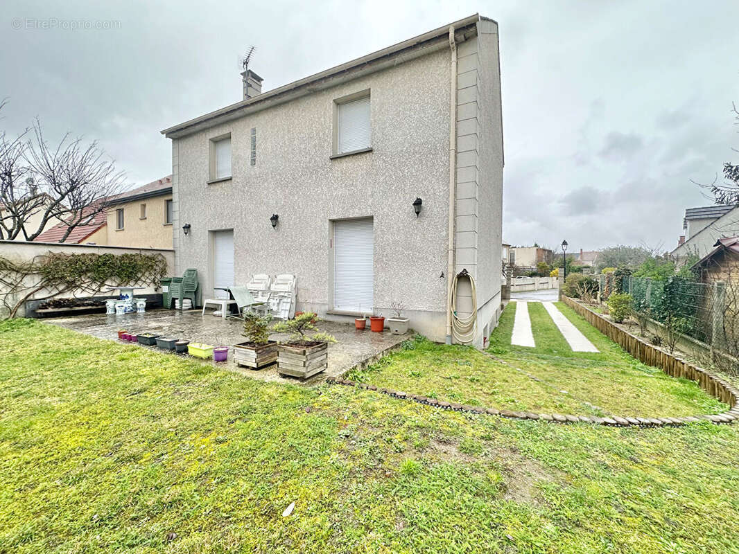 Maison à SARTROUVILLE