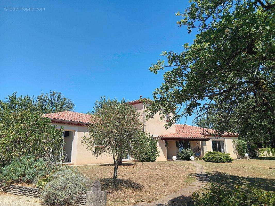 Crayssac 46150 Maison de plain-pied 215 m² terrain et piscine - photo 2