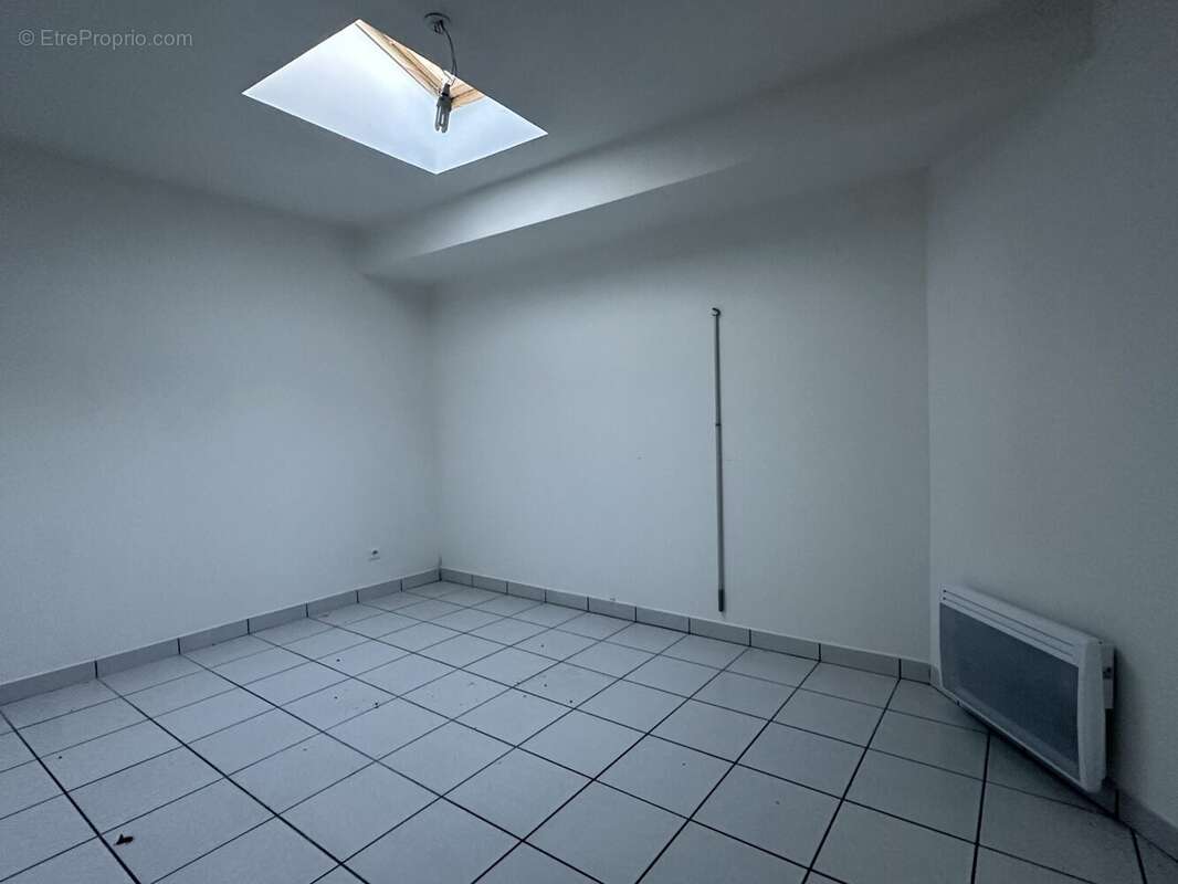 T2 - 2e Etage - Appartement à BEAUJEU