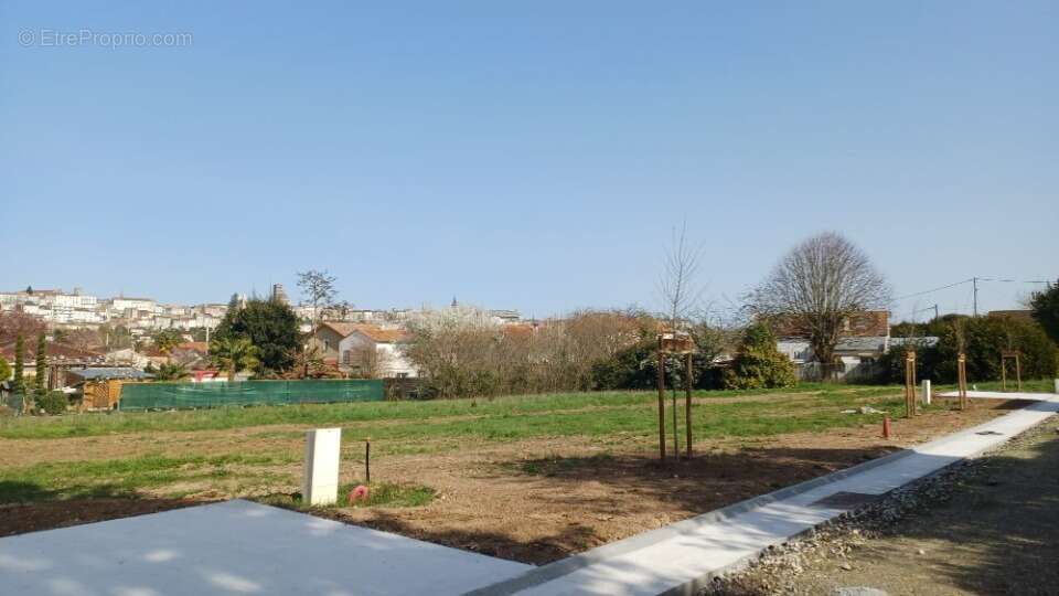 Terrain à ANGOULEME