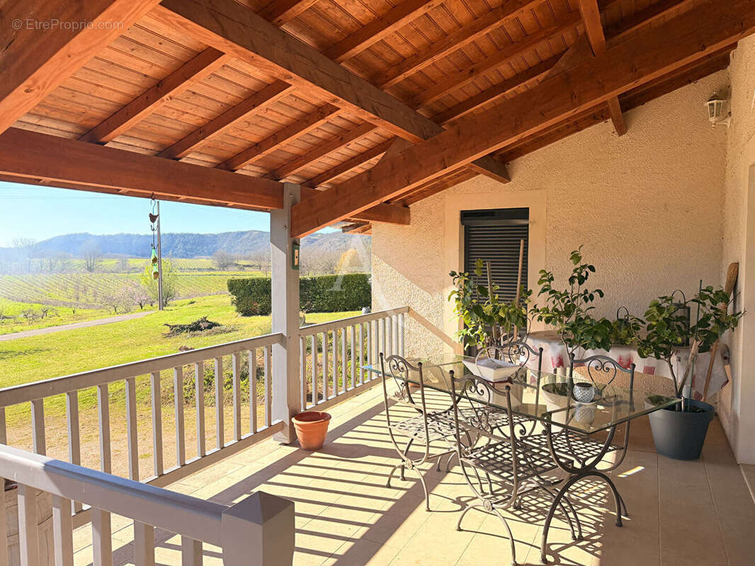 Maison avec vue dégagée, piscine, 5 chambres - photo 2