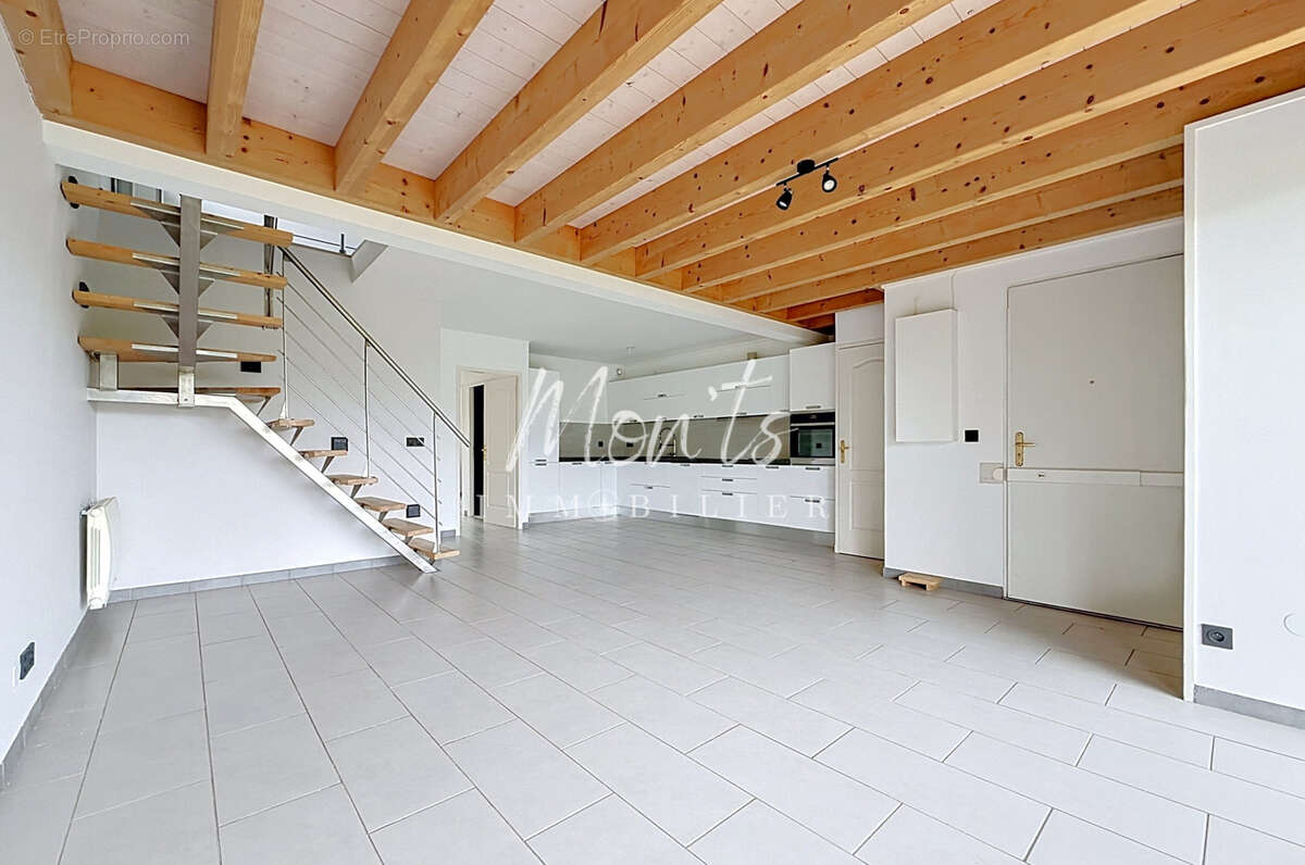 Appartement à VIRY