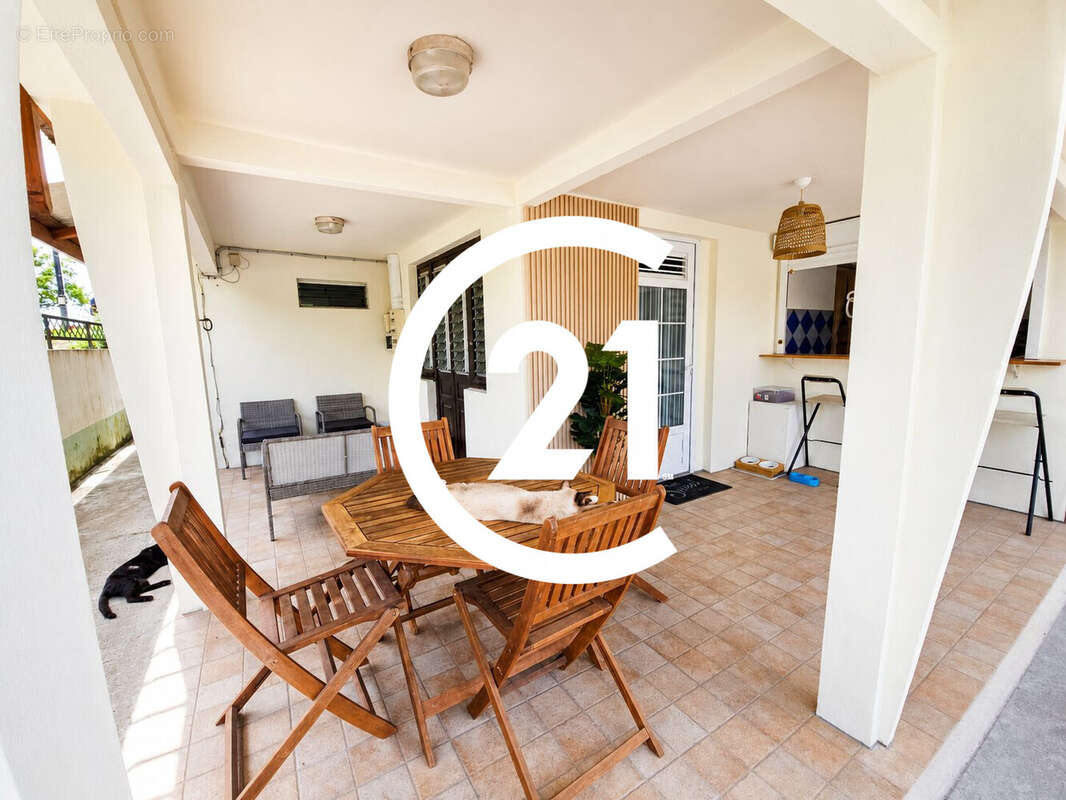 Maison 106 m² à Sainte-Marie  - photo 8