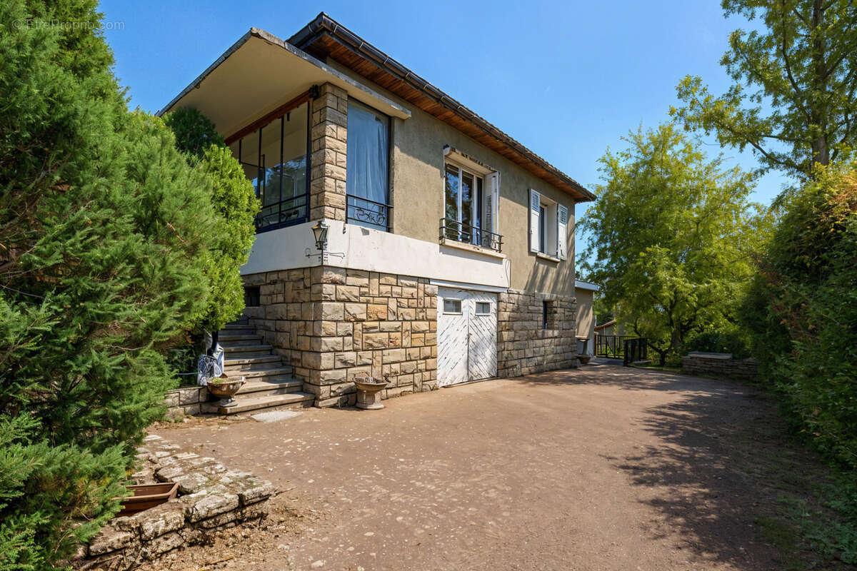 Maison à SAINT-CYR-AU-MONT-D'OR
