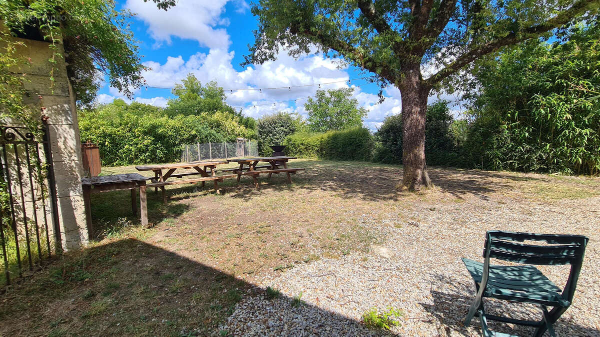 Jolie maison de village. 4 chambres, jardin clos, piscine. Proche Aubeterre. - photo 10