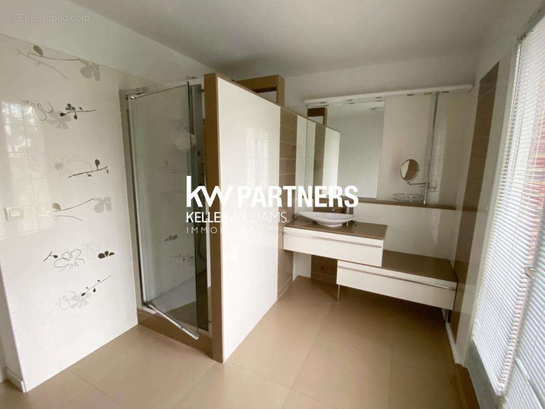 Appartement à COMBS-LA-VILLE