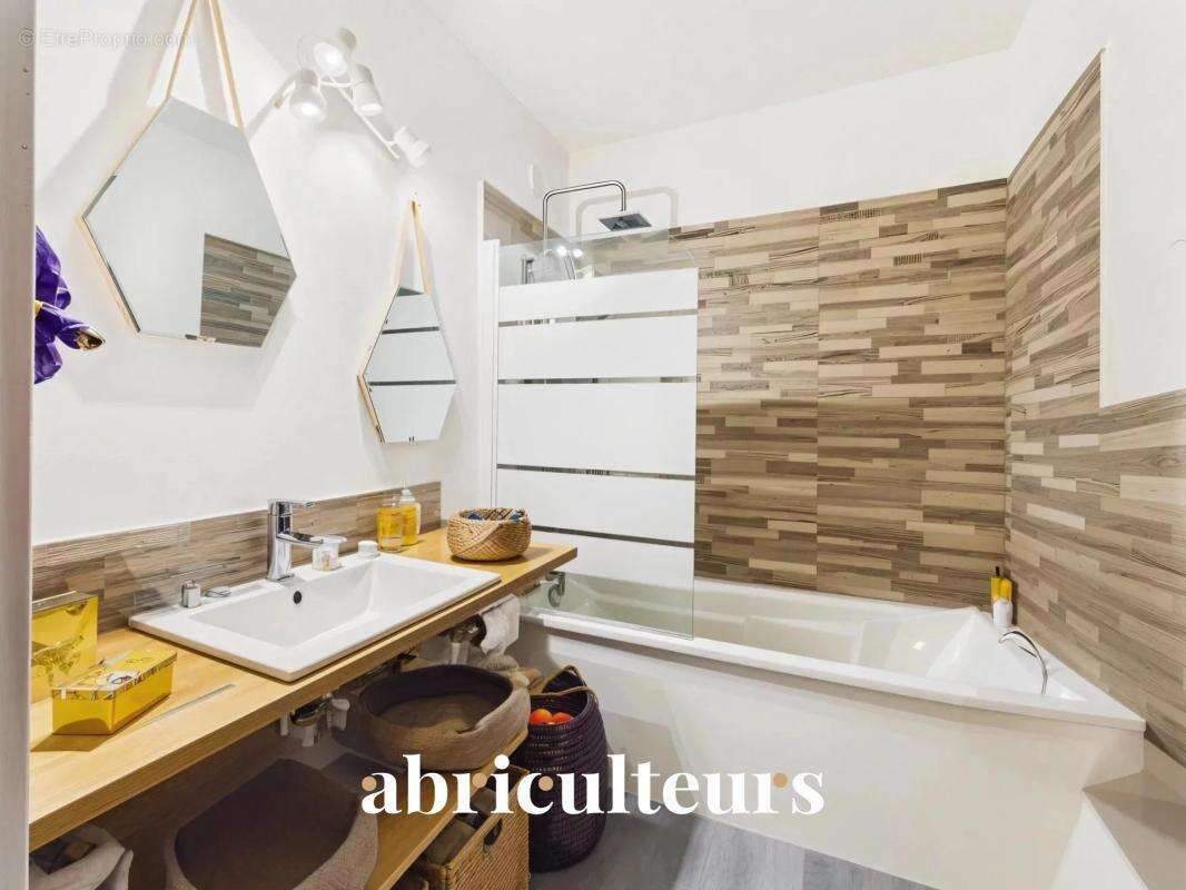 Appartement à MARSEILLE-8E