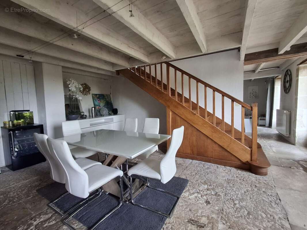 Maison 219 m² à Chasseneuil-Sur-Bonnieure  - photo 5