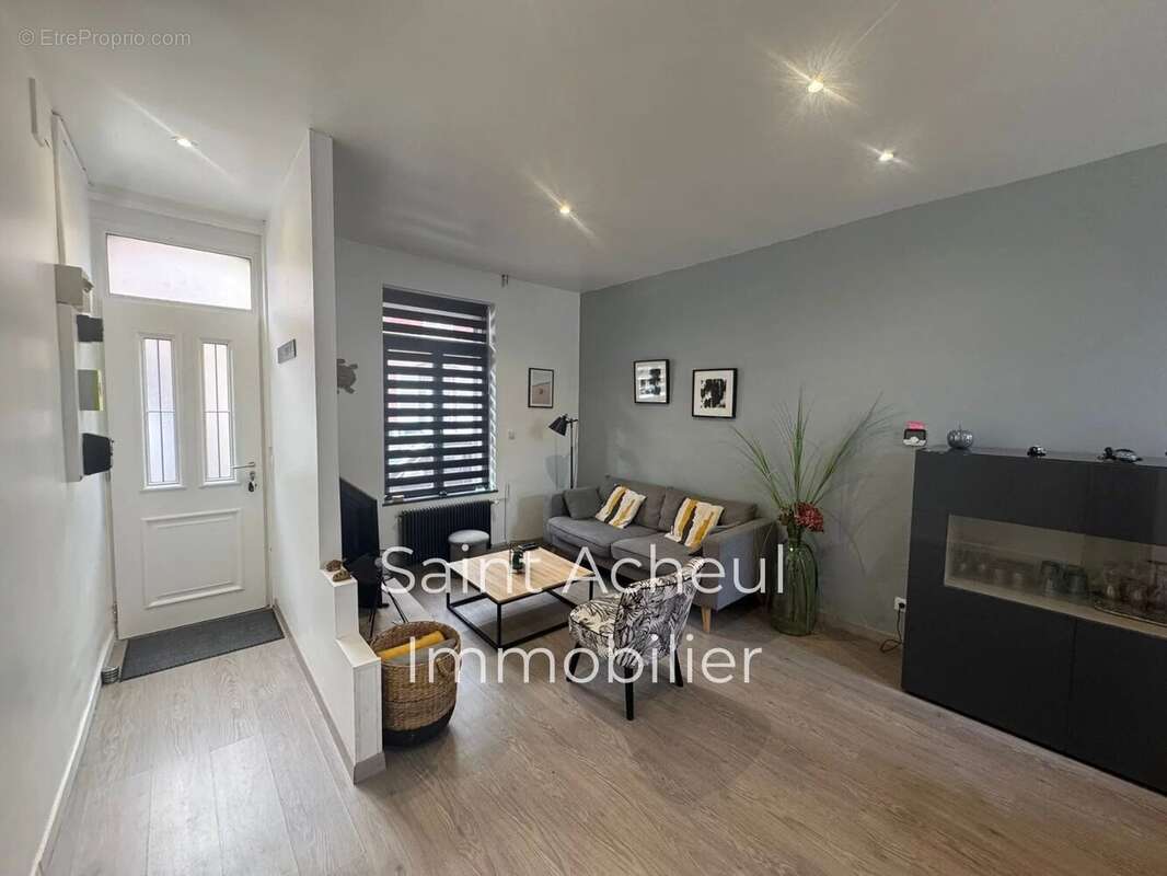 Quartier Henriville Proche Centre / Maison avec Cour / DPE C / - photo 3