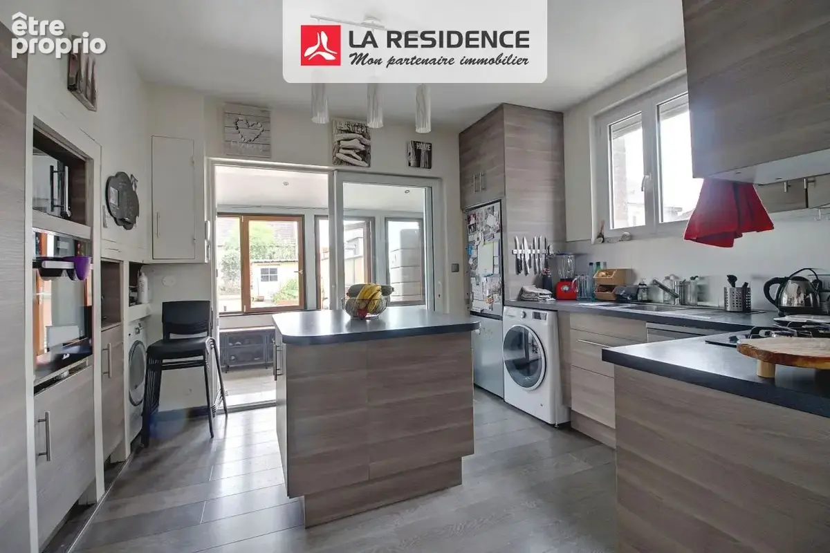 Maison 7 pièces 146 m² à vendre à Saint-Etienne-Du-Rouvray (76800) - photo 2