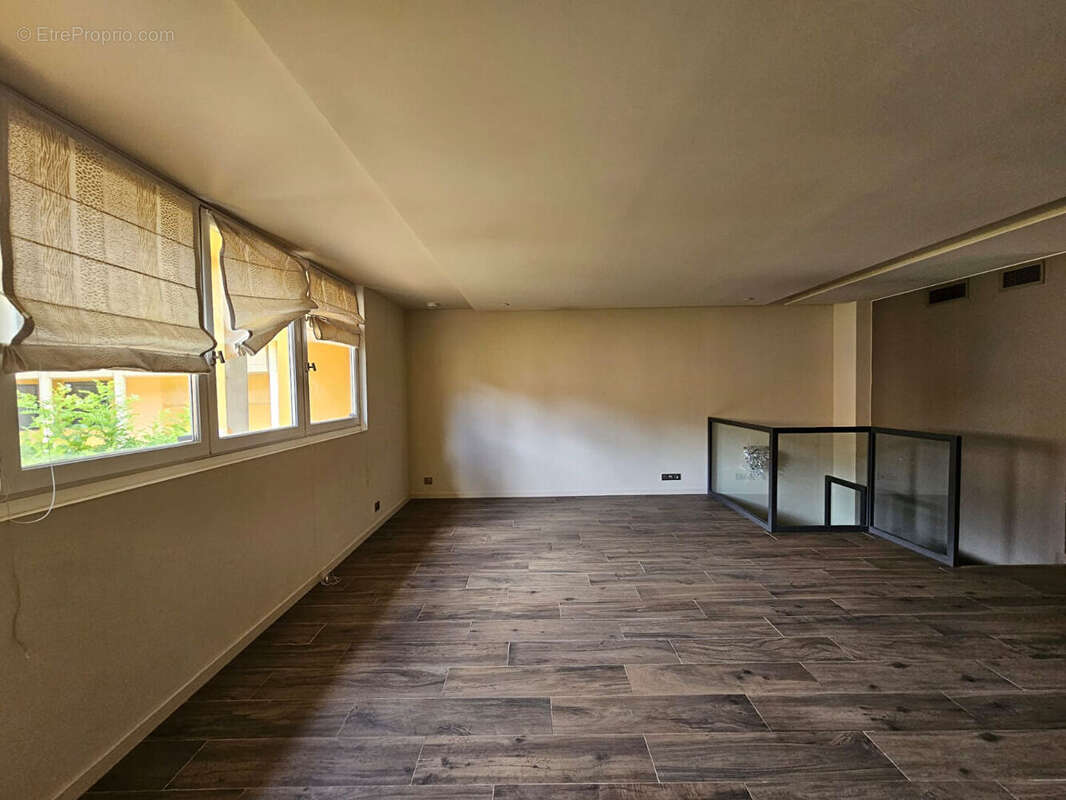 Bureaux de 146,97 m2  avec 2 places de parking à Aix En Provence cours Mirabeau - photo 7