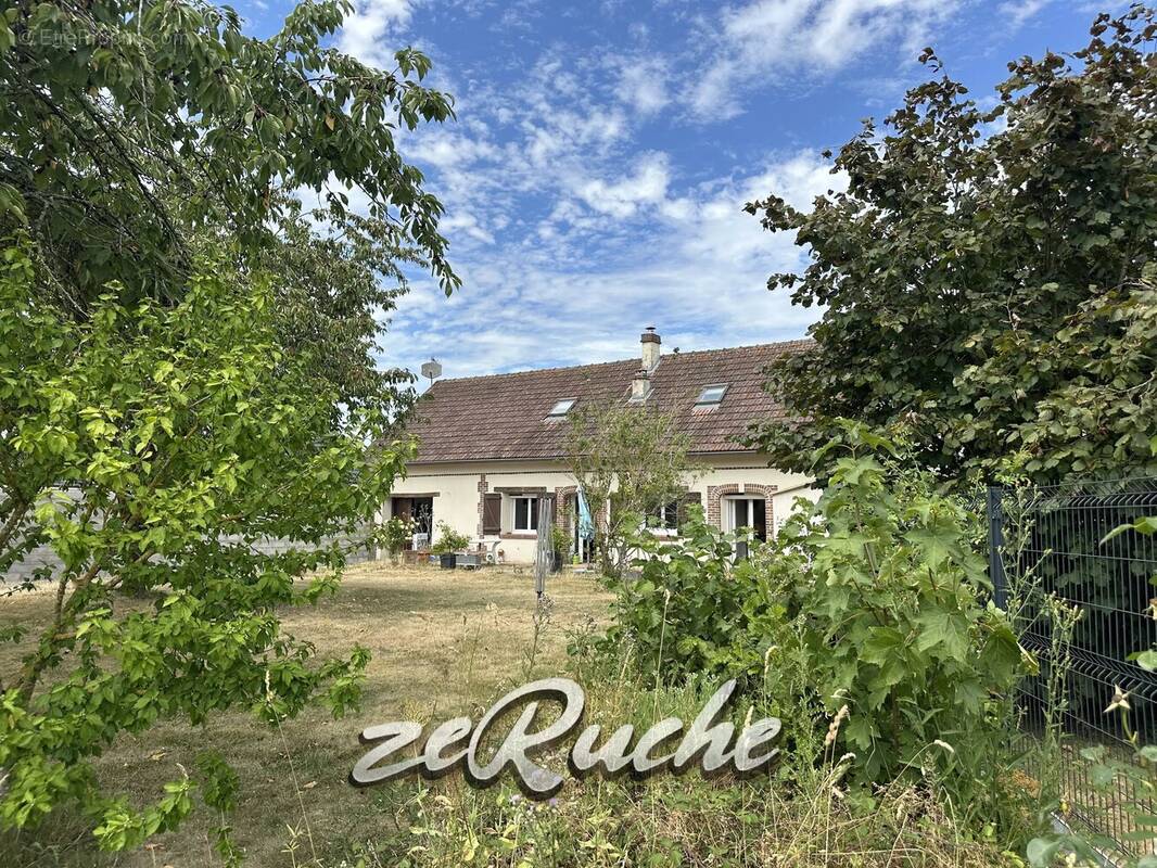 Maison à LA CHAPELLE-DU-BOIS-DES-FAULX