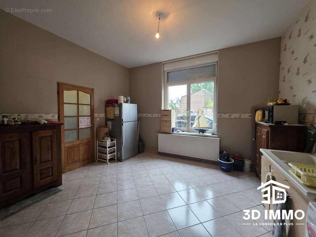 Maison à AVESNES-SUR-HELPE