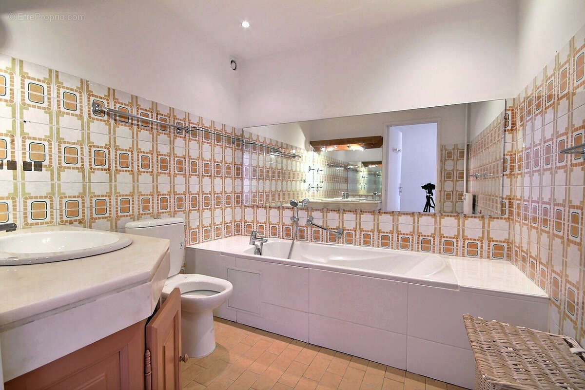 Appartement à MARSEILLE-5E