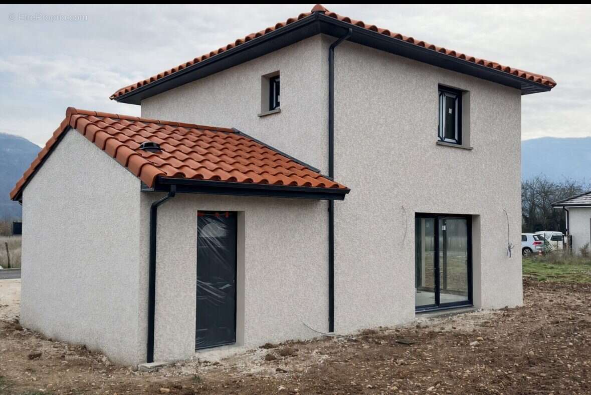 Maison à SAINT-DIDIER-DE-LA-TOUR