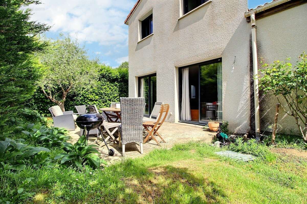 RARE : 2 maisons indépendantes sur 657m² de parcelle. - photo 12