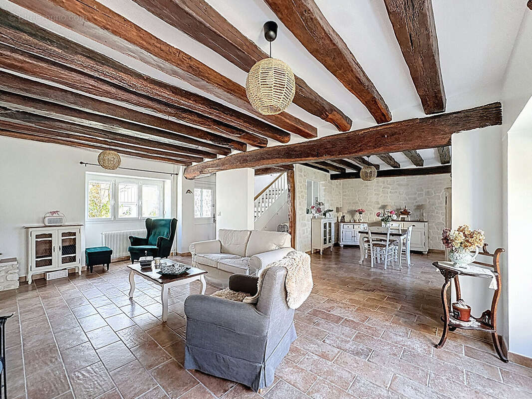 Maison à VAUX-LE-PENIL