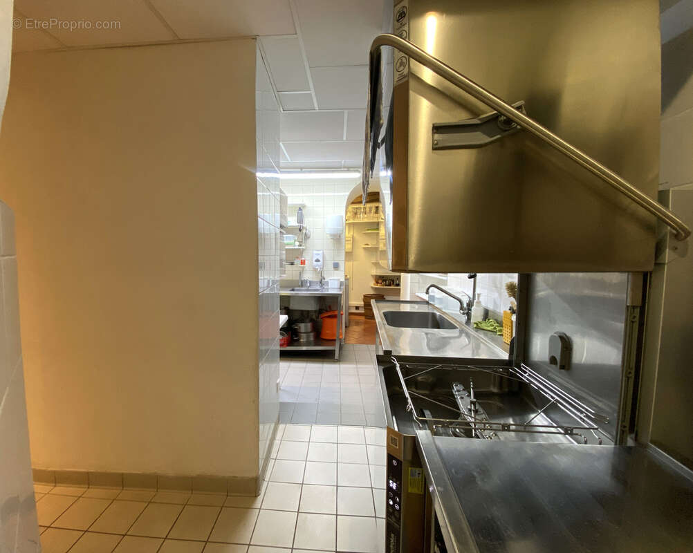 Commerce à SAINTE-CECILE-LES-VIGNES