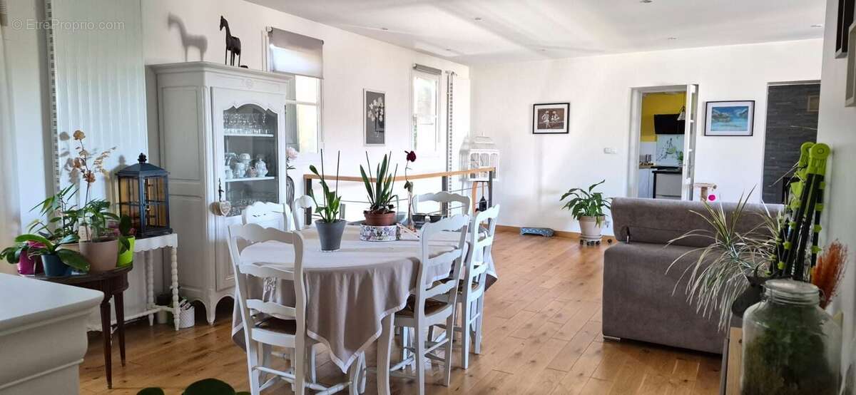 Maison 225 m² à Chateau-Larcher  - photo 7