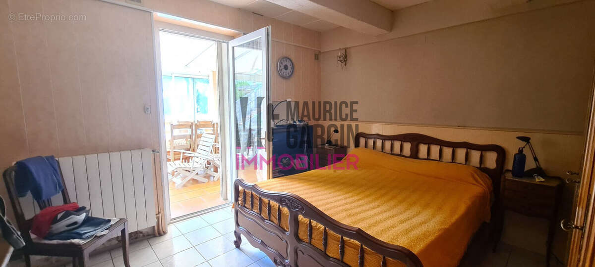 Maison à ENTRAIGUES-SUR-LA-SORGUE