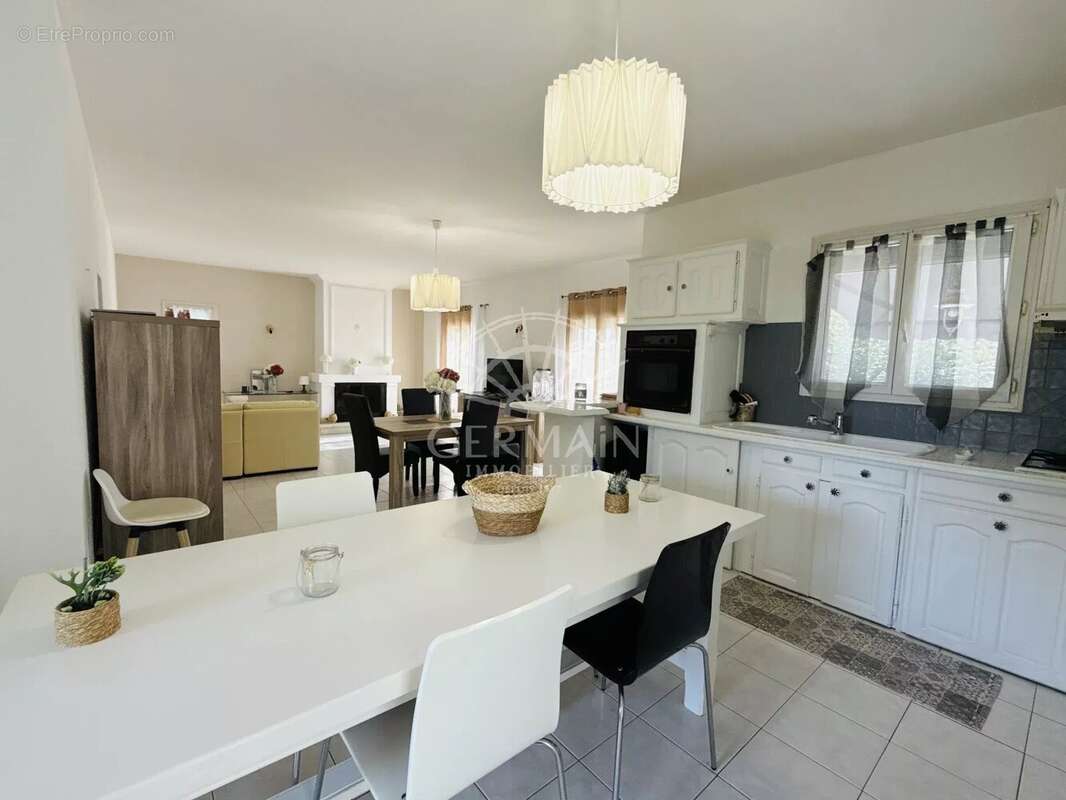 Maison à L'ISLE-SUR-LA-SORGUE