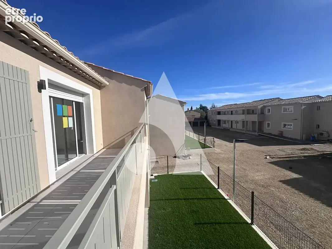 Villelaure - Appartement T3 avec 2 terrasses+ 2 places de stationnement - photo 1